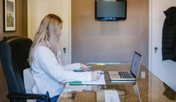 A woman learning with an online course